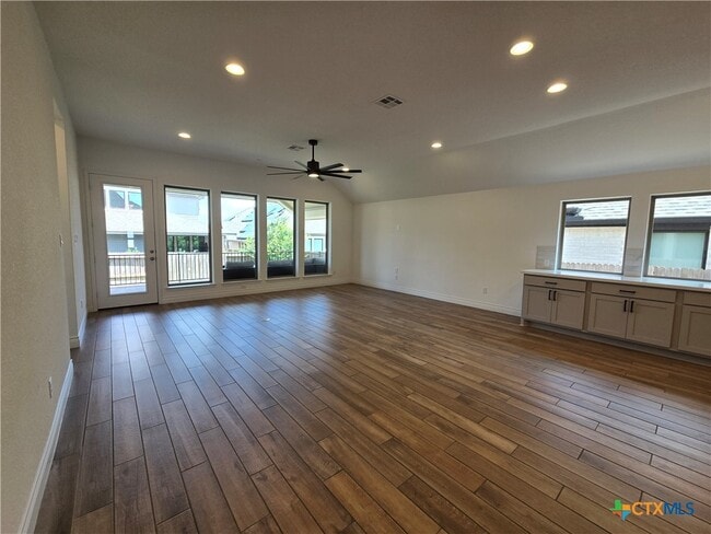 Building Photo - 2216 Prado Dr