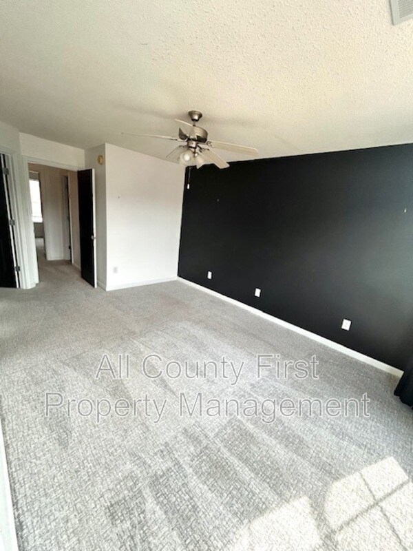 Building Photo - 4564 Parkview Square