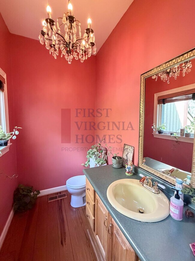 Building Photo - Furnished 4Bedroom/3.5 Bath Home in Ivy