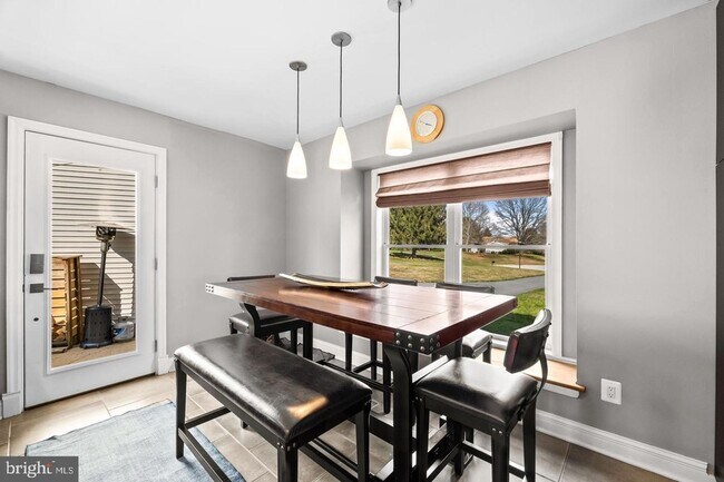 Building Photo - 6 Hounds Hollow Ct