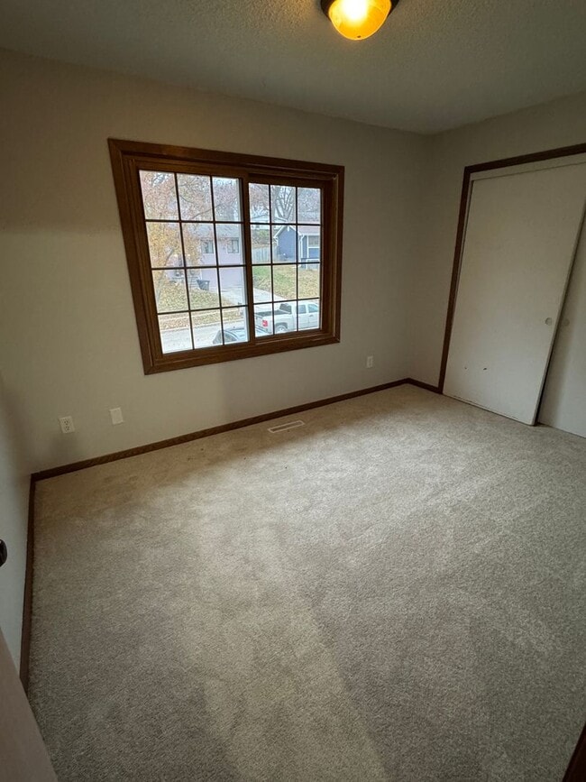 Building Photo - 2 bedroom duplex