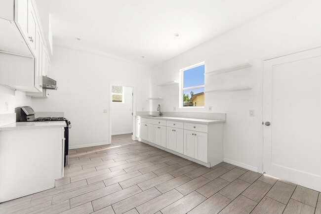 Building Photo - 1510 E Cesar E Chavez Ave