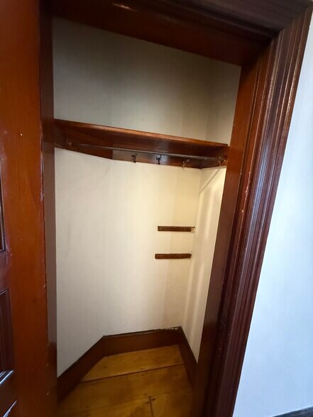 Building Photo - 18 Whitby Ter