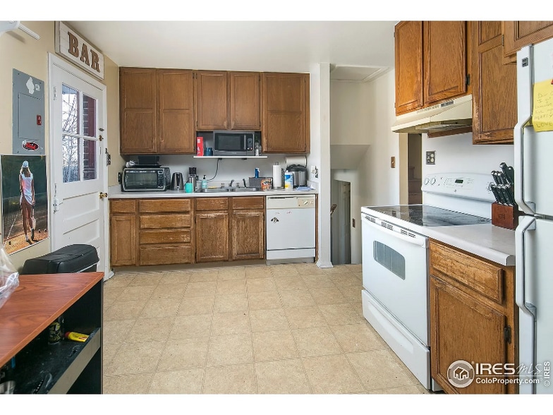 Building Photo - 3445 Moorhead Ave