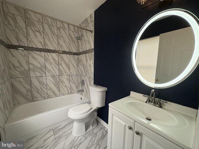 Building Photo - 4005 Blakney Ln SE