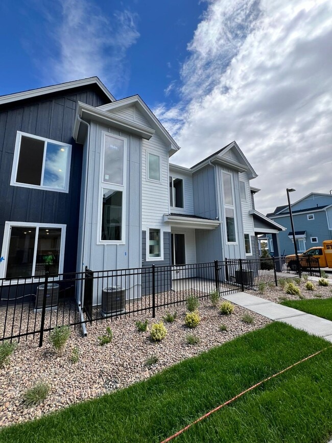 Building Photo - 1849 S Poplar Ct