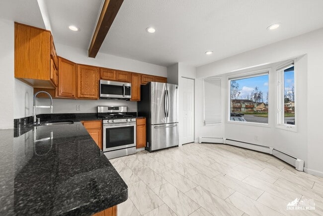 Primary Photo - 6627 Zurich St