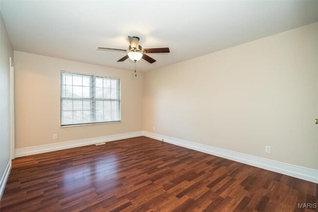 Building Photo - 2018 Creekpoint Dr