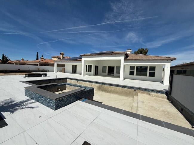 Building Photo - Stonebrook Estates-3 Bedrooms, 3351 SQFT of Luxury & Entertainment