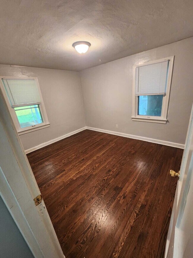 Building Photo - "Charming 2-Bedroom Home in Flordell Hills – Cozy Living with 996 Sq Ft of Comfort!"