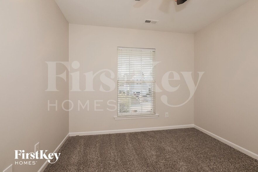 Building Photo - 6147 Creekview Ct