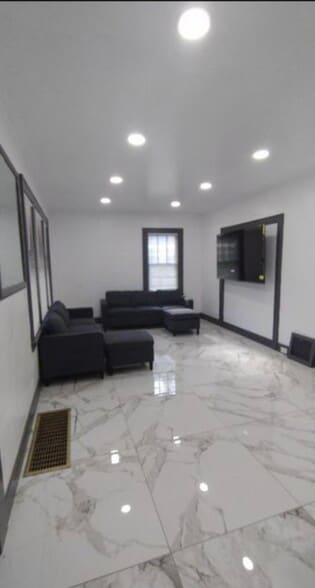 Building Photo - 4 Chapel Pl