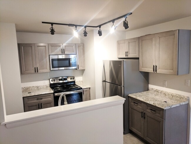 Building Photo - 63 Cannon St