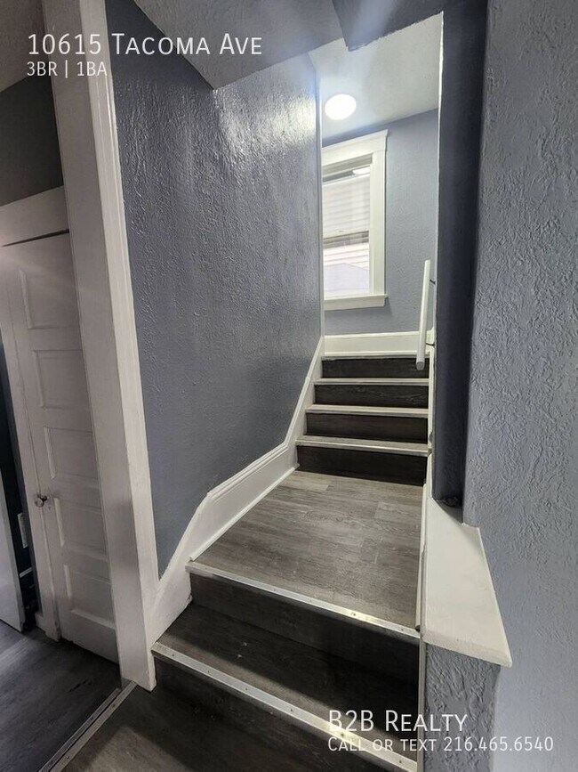 Building Photo - 10615 Tacoma Ave