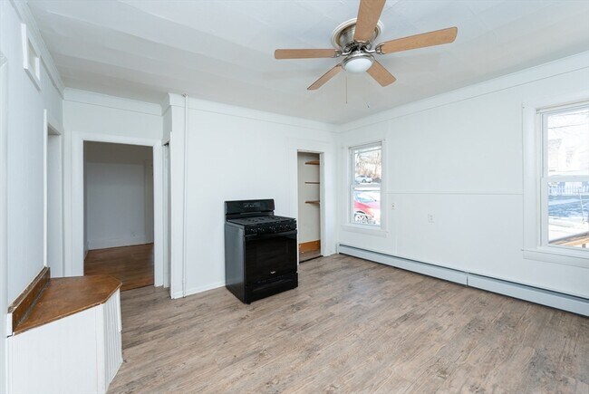 Building Photo - 26 Wilson St