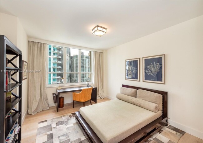 Building Photo - 888 Brickell Key Dr