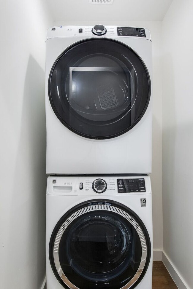 Building Photo - new remolded 3 bredroom 2 bathroom