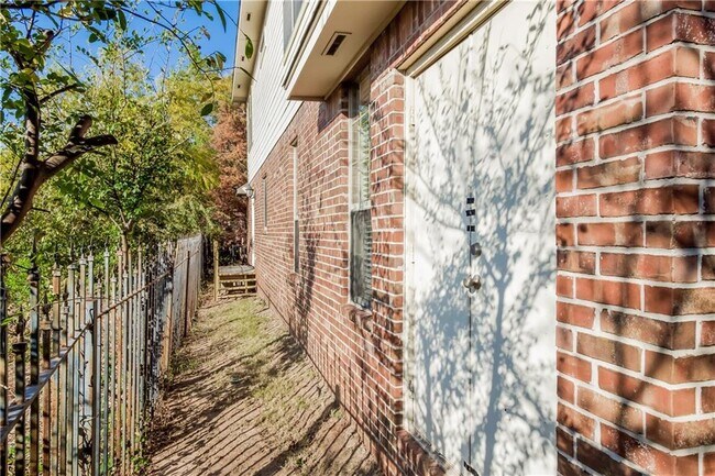 Building Photo - 4640 Olde Village Cir