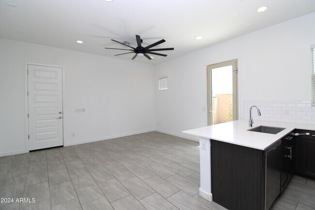 Building Photo - 259 E Sagittarius Pl