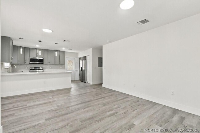 Building Photo - 4952 NW 21st Ave