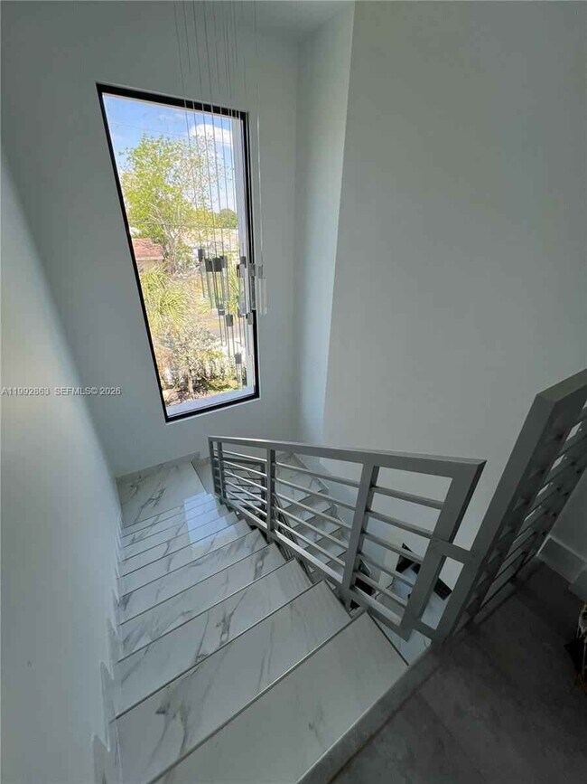 Building Photo - 2342 McKinley St