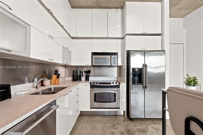 Building Photo - 234 NE 3rd St