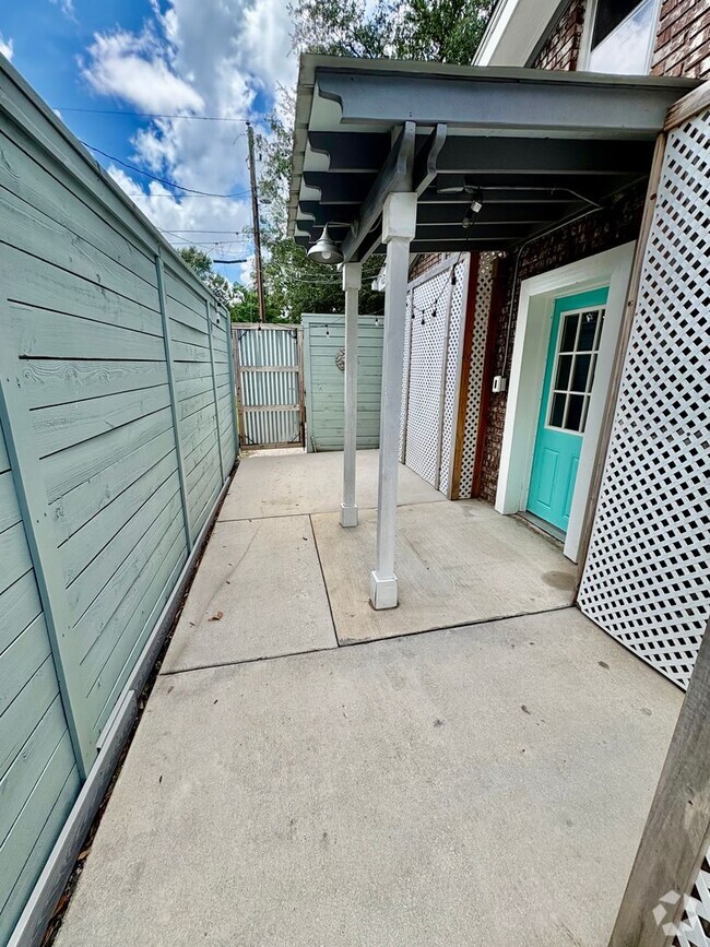 Building Photo - Charming One Bedroom ADU In The Heart Of W...