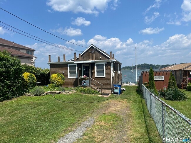 Building Photo - 130 Cove St