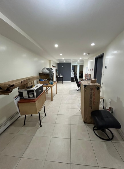 Building Photo - 483 Rutland Rd