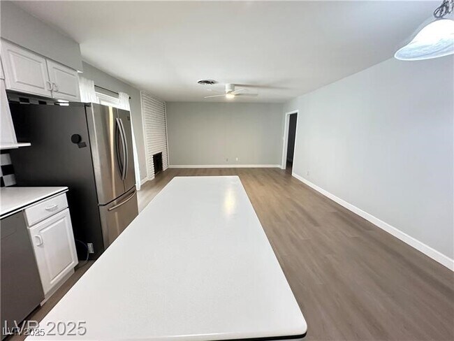 Building Photo - 2186 Gabriel Dr