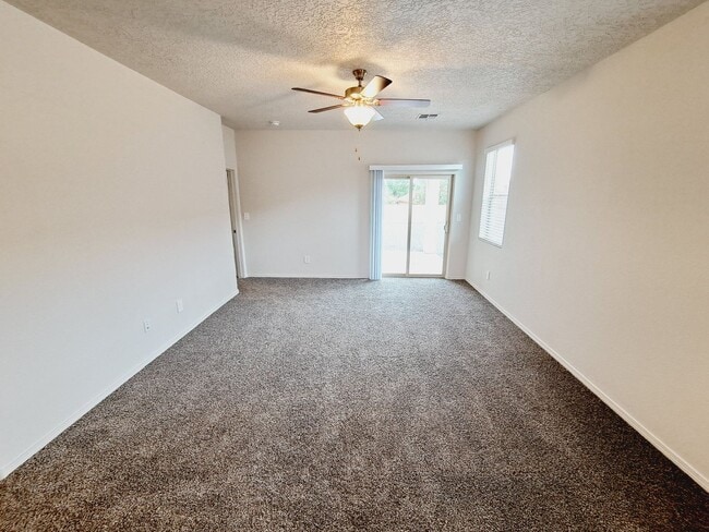 Building Photo - Beautiful 3 Bedroom 2 Bathroom located in Huning Ranch