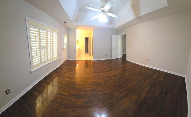 Building Photo - Impeccable Home in Gorgeous Neighborhood