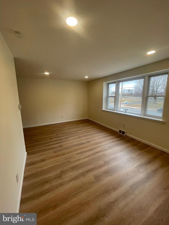 Building Photo - 1230 Napfle Ave