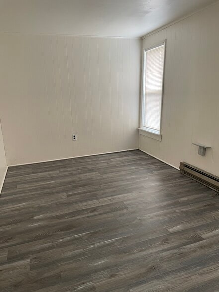 Bedroom - 514 W Main St