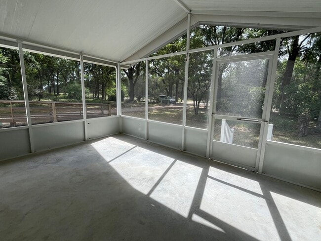 Building Photo - Cozy 2BR/2BA Vintage Mobile Home for Rent ...