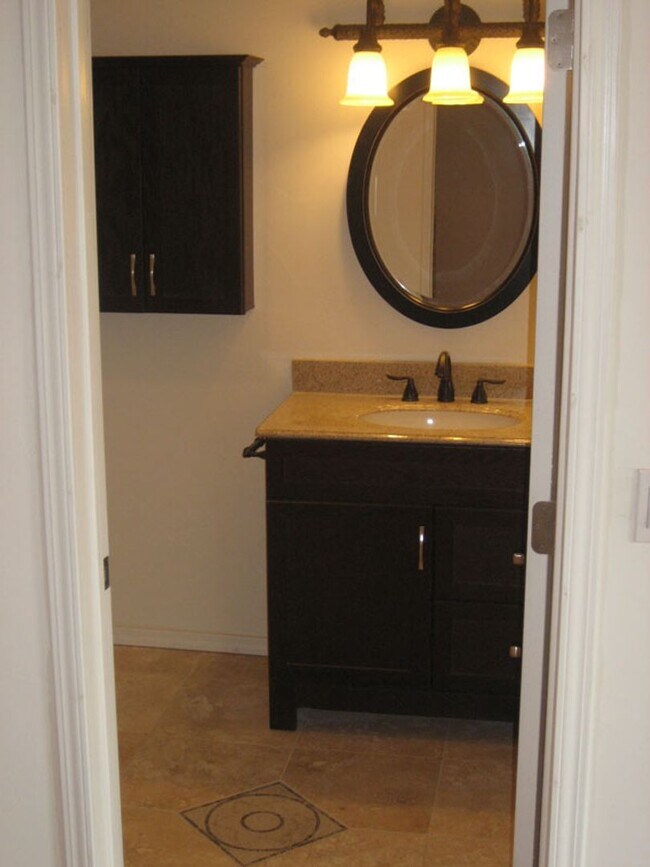 Building Photo - PROMOTIONAL - Tenant Signed Lease for 7/1/26 - Have the rest of June for free!!!!