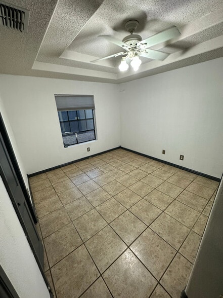 Building Photo - 409 Gaucho Ln