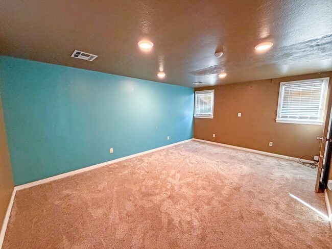 Building Photo - 829 W Madison Ave