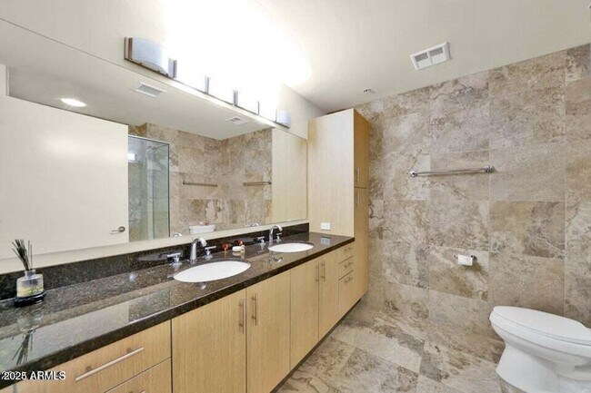 Building Photo - 7121 E Rancho Vista Dr