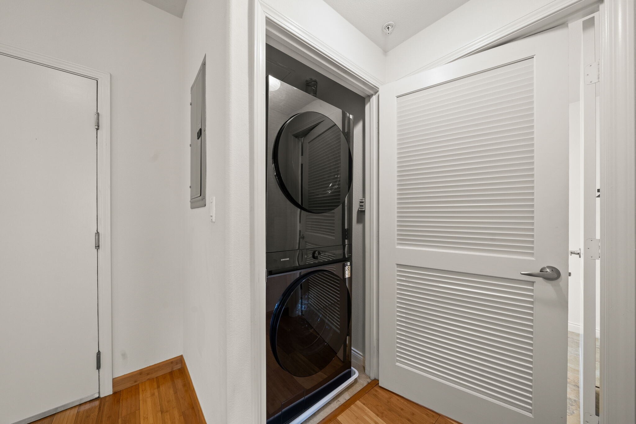 Building Photo - 360 W Ave 26 Ave