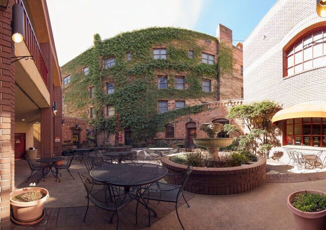 Building Photo - 300 Main St