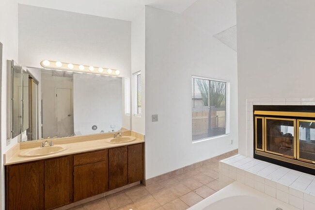 Building Photo - 7221 S Camino Alegre