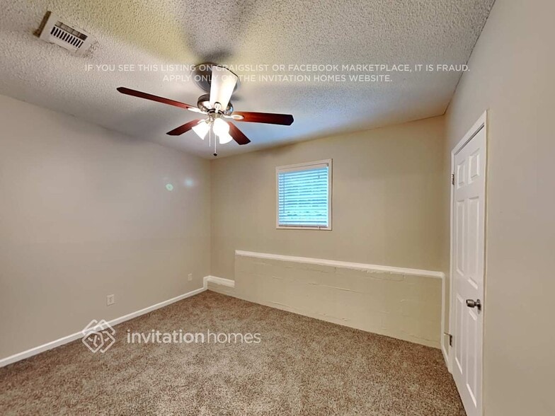 Building Photo - 5660 Tracy Dr SE