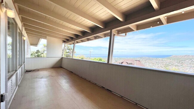 Building Photo - 4202A Sierra Dr