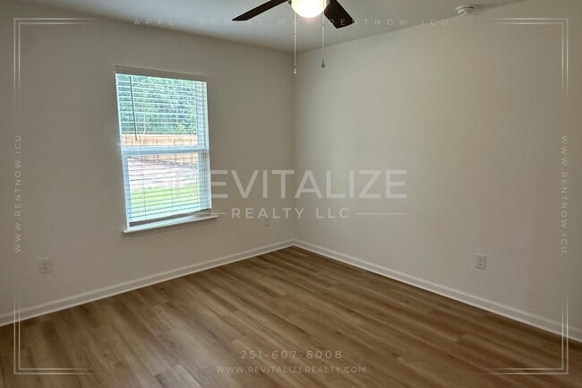 Building Photo - 4 Bed/2 Bath Home with Storage Shed in Sar...