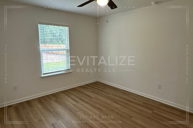 Building Photo - **OPEN HOUSE 08/17 1-3PM** 4 Bed/2 Bath Ho...