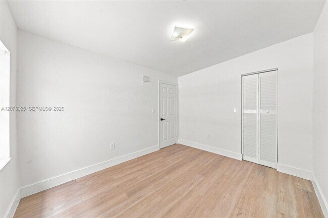 Building Photo - 402 NW 44th Ave