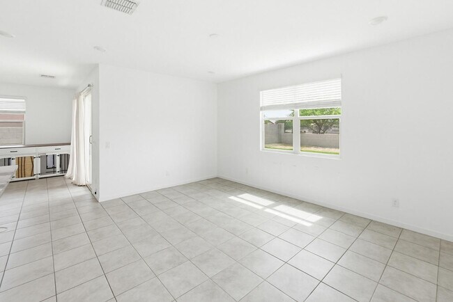 Building Photo - 6815 W Encinas Ln