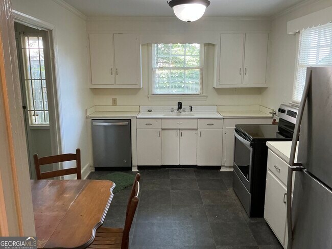 Building Photo - 992 Tatnall St