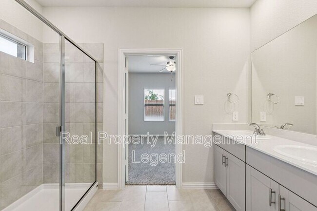 Building Photo - 606 Travine Dr